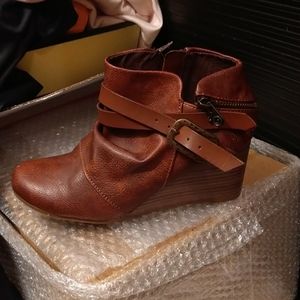 Cute pair of slouchy boots